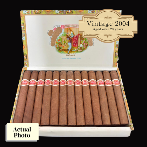 Vintage 2004 | Romeo Y Julieta Exhibicion No.4  | Box 25 (Box Code: OFL MAY 04)