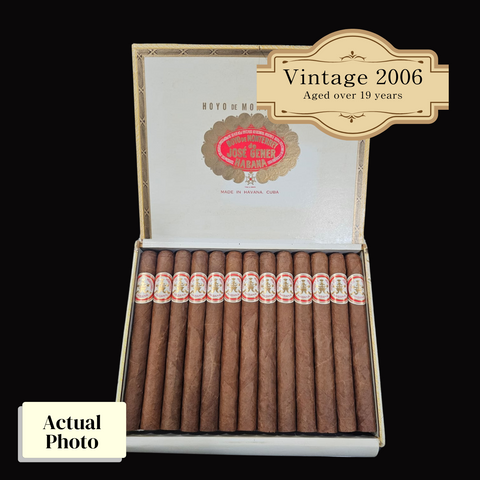 Vintage 2006 | Hoyo de Monterrey Cigar | Churchills  | Box 25 (Box Code: SAL AGO 06)