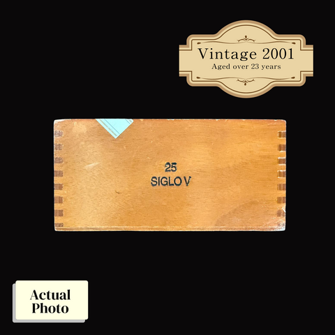 Vintage 2001 | Cohiba Siglo V  | Box 25 (Box Code: ARA NOV 01)