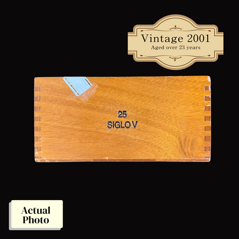 Vintage 2001 | Cohiba Siglo V  | Box 25 (Box Code: ARA NOV 01)