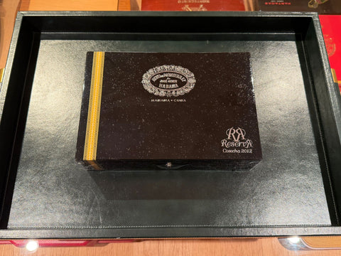 Hoyo de Monterrey Epicure 2 Circa 2018 | Epicure No.2 Reserva Cosecha 2012 | Box 20 | Hoyo de Monterrey cigar (Display model - No outer box, no felt cover)