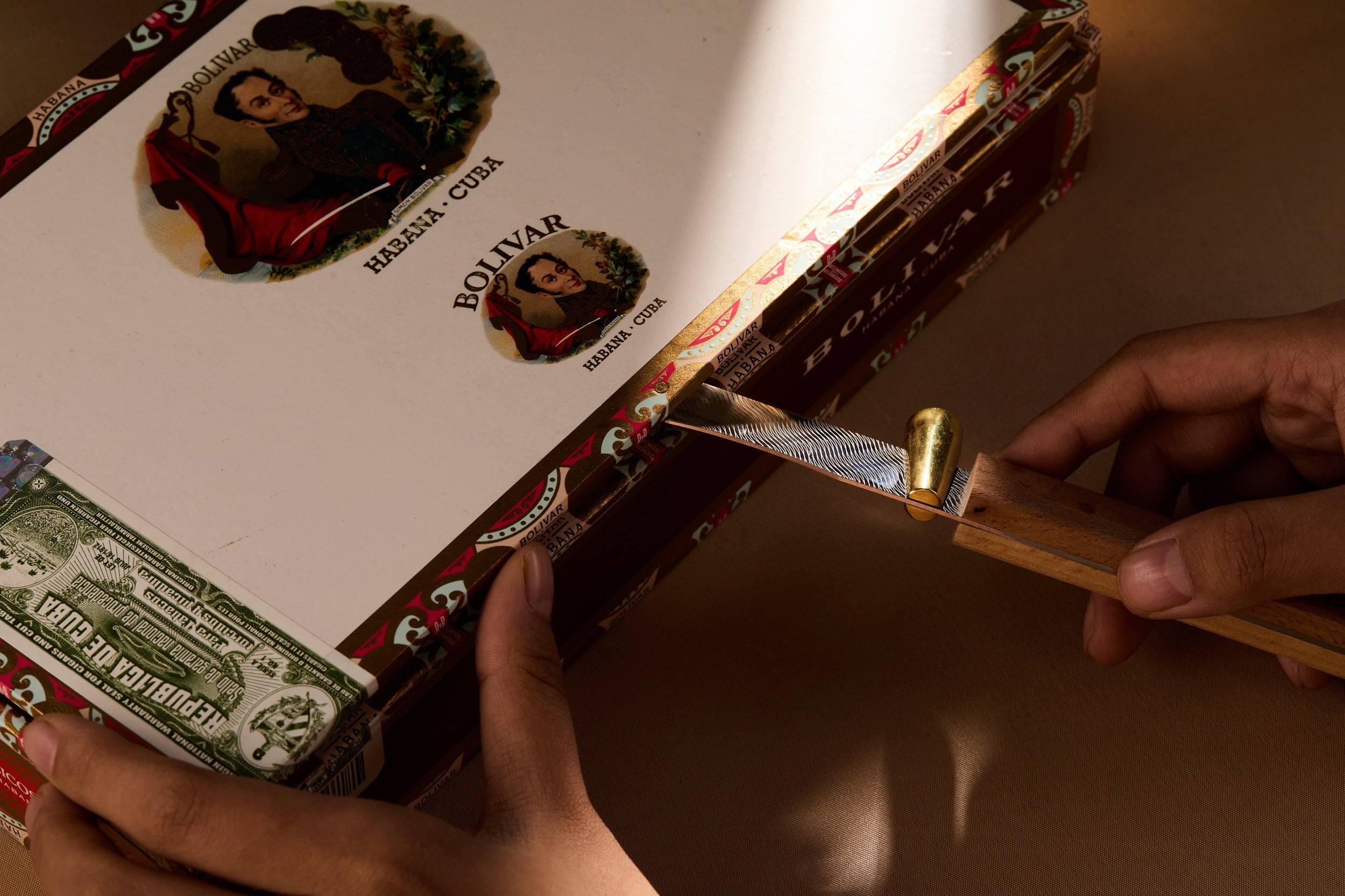 Élysienne ‘Havana Key’ Habanos Box Opener - HK CohCigars -雪茄