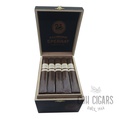 HK CohCigars 銷售的 illusione Epernay Tuonela Le Taureau 方壓雪茄，盒裝 25 支，配有精緻的 San Andrés 茄衣。