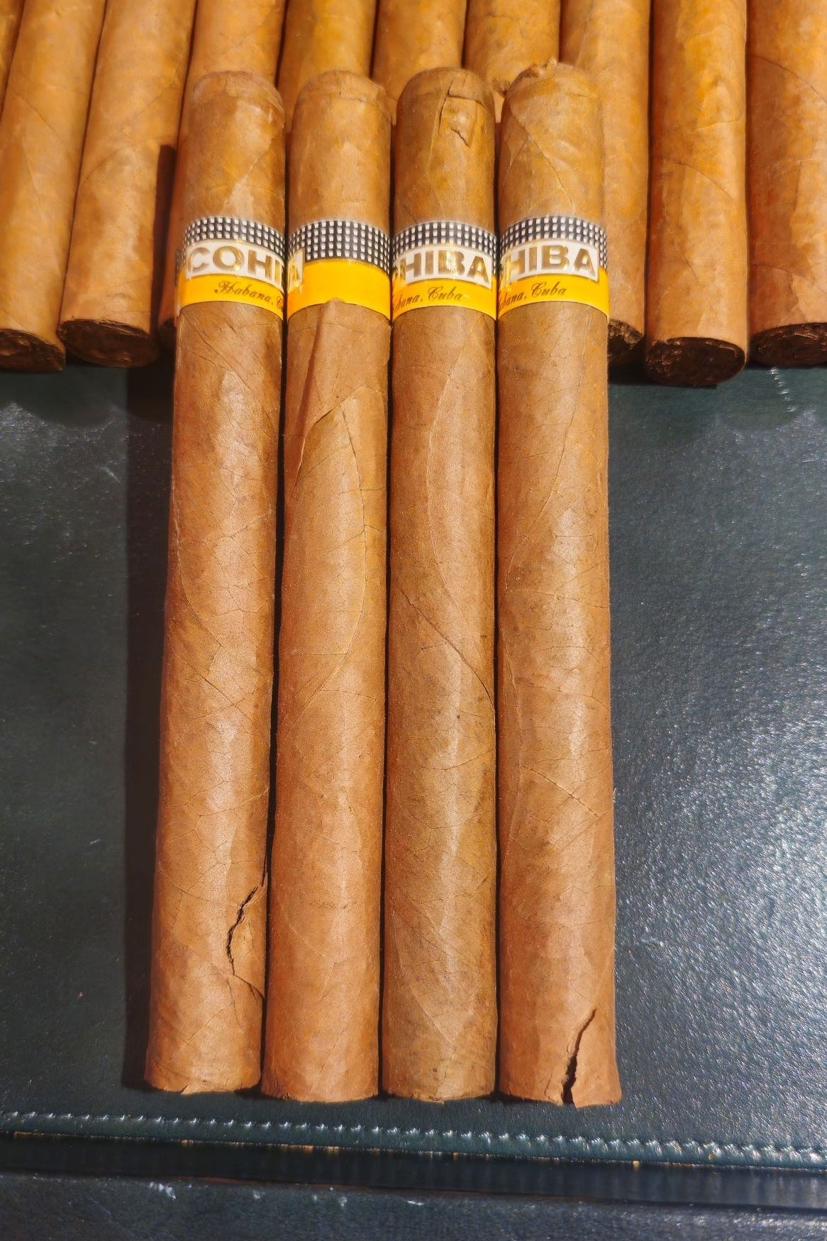 Vintage 2007 | Cohiba Esplendidos Box 25 (Slight Damage)(SN10011416)(4 Sticks Damaged - non-refundable item) - HK CohCigars -雪茄