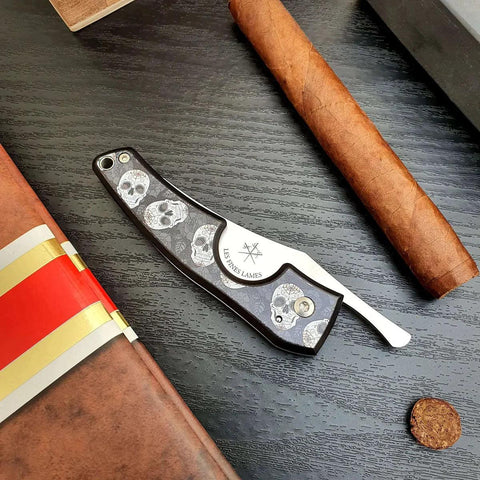 LES FINES LAMES | Cutter LE PETIT - Calavera - HK CohCigars