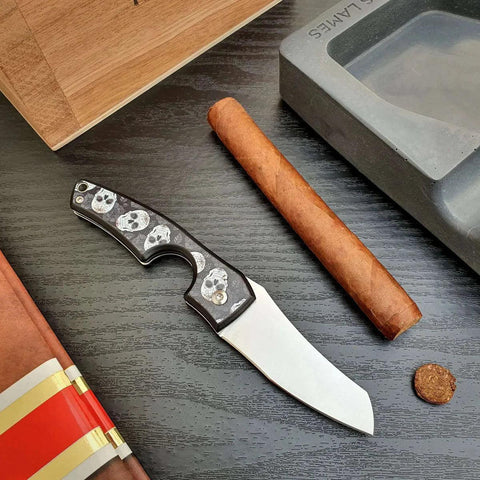 LES FINES LAMES | Cutter LE PETIT - Calavera - HK CohCigars