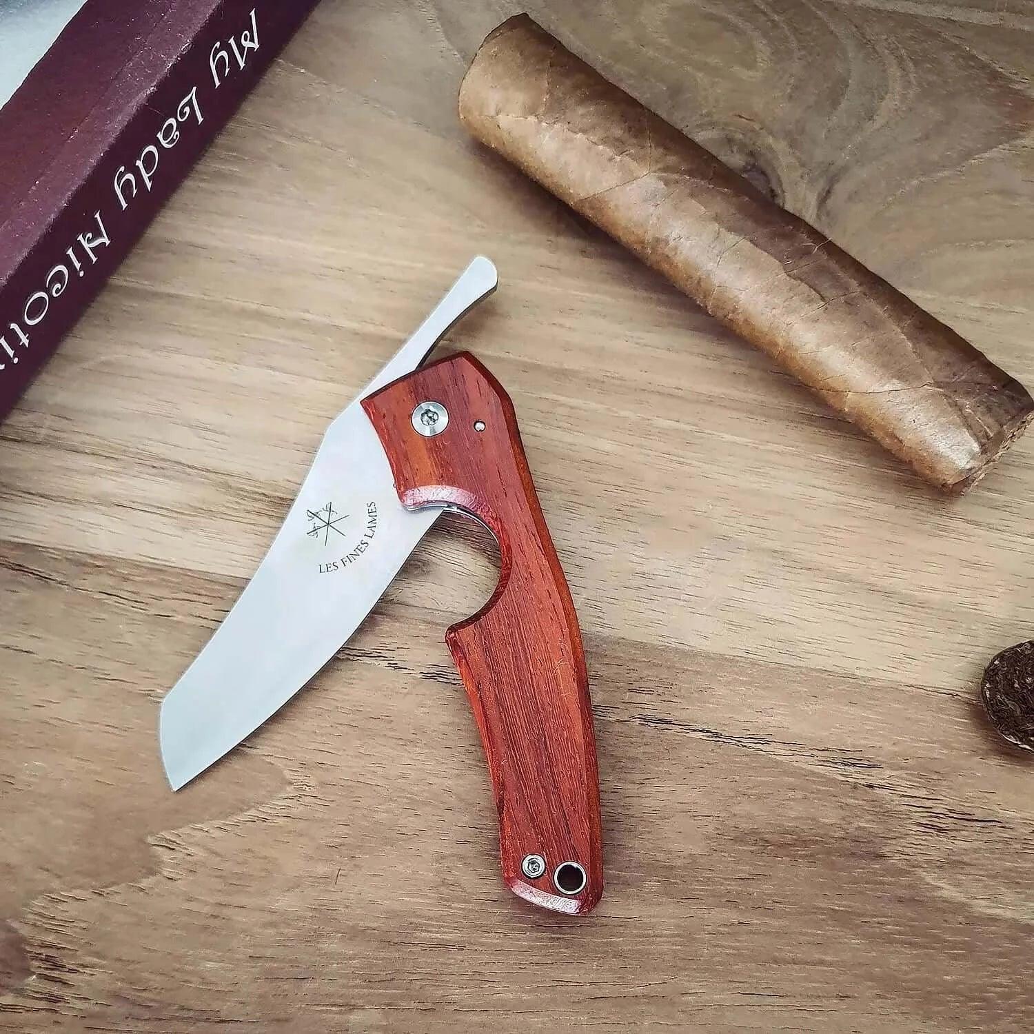 LES FINES LAMES | Cutter LE PETIT - Compass Cuba Padauk - hk.cohcigars