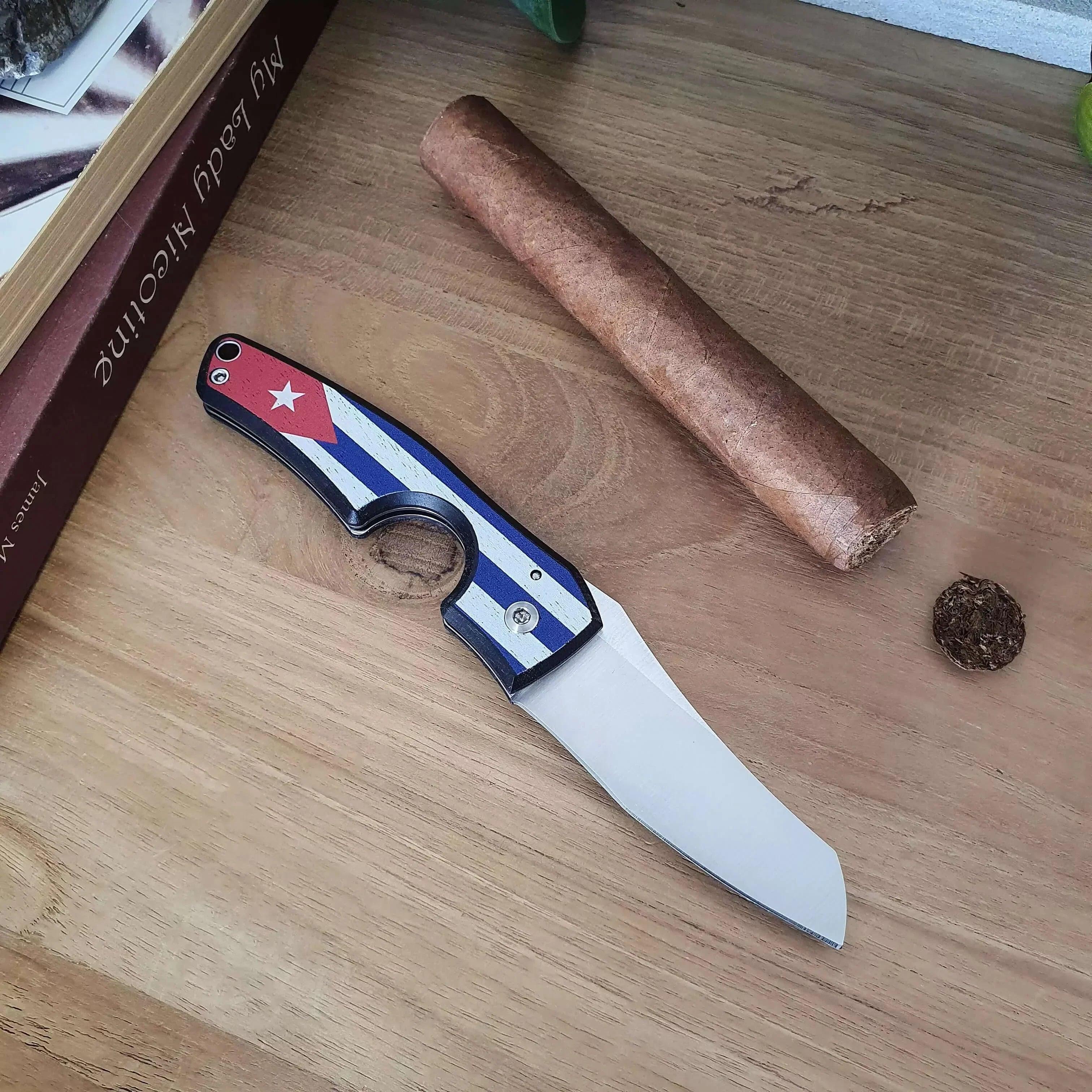LES FINES LAMES | Cutter LE PETIT - Flag Cuba Dark - HK CohCigars