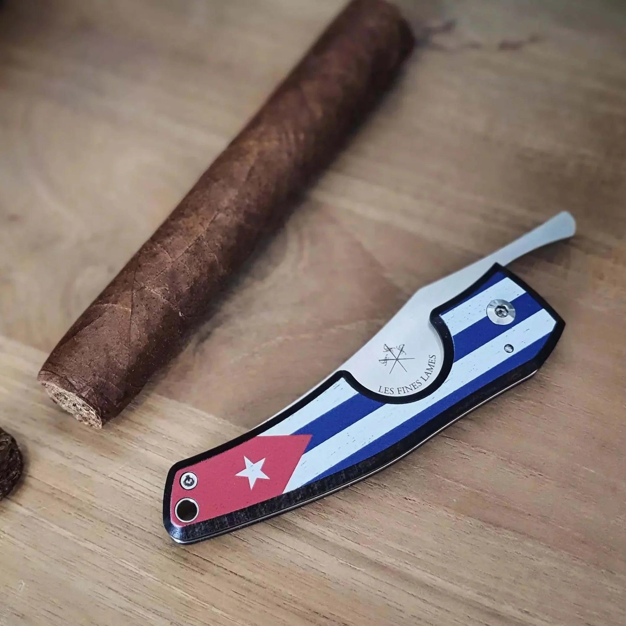 LES FINES LAMES | Cutter LE PETIT - Flag Cuba Dark - HK CohCigars
