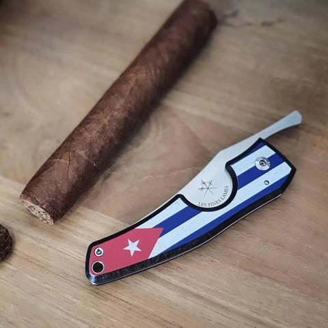 LES FINES LAMES | Cutter LE PETIT - Flag Cuba Dark - HK CohCigars