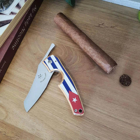 LES FINES LAMES | Cutter LE PETIT - Flag Cuba Light - HK CohCigars